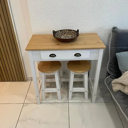 Apartment Sans Vis A Vis: Palais-proche Avec Garage *