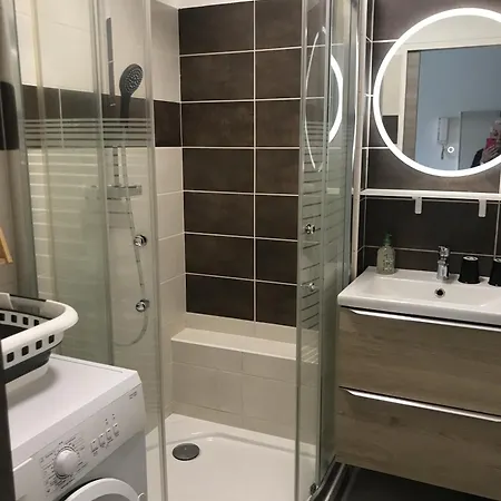 2 Pièces Avec Terrasse -calme-sans Vis à Vis-garage-centre De Apartamento Cannes