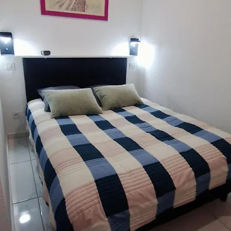 2 Pieces Avec Terrasse -calme-sans Vis A Vis-garage-centre De Cannes