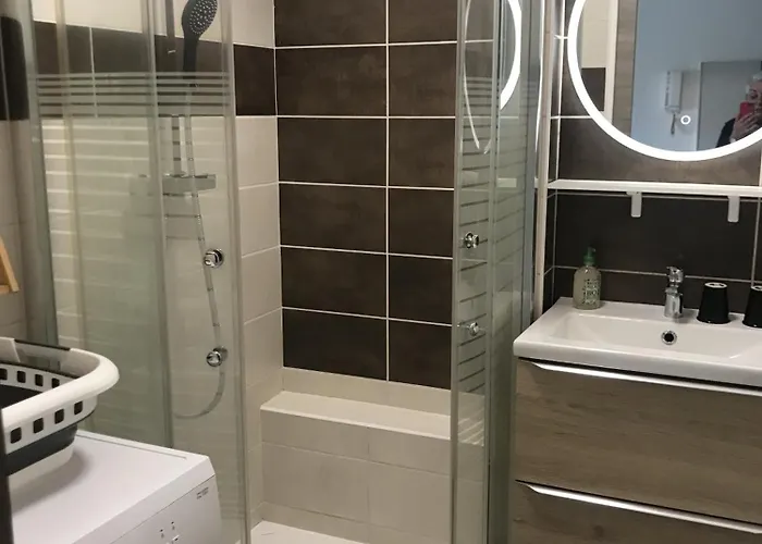 2 Pieces Avec Terrasse -calme-sans Vis A Vis-garage-centre De Apartmán Cannes