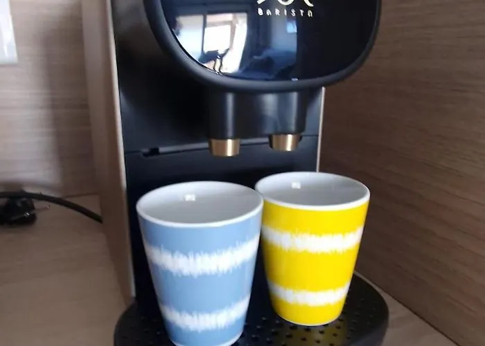 2 Pieces Avec Terrasse -calme-sans Vis A Vis-garage-centre De Apartmán Cannes